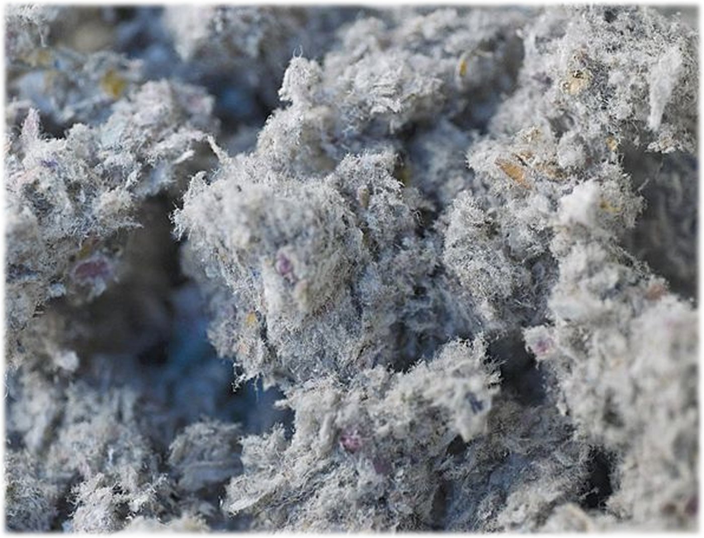 instalación de aislamiento de celulosa insuflada